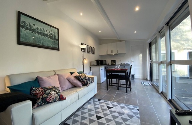 Studio Central avec Jardin Privé, WiFi et Proche Thermes