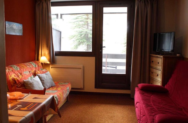Studio charmant au pied des pistes, balcon sud, parking gratuit, animaux acceptés ! - FR-1-330-513