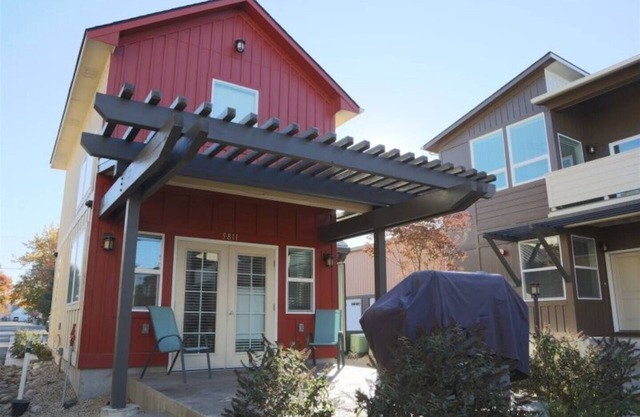 Studio @ Coffey Villas , Boise ID