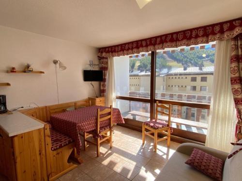 Studio cosy 4 pers, plein sud, balcon, parking privé, proche pistes et commerces - FR-1-445-181