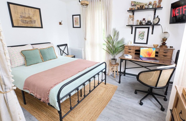 Studio Cosy tout équipé Wifi parking Proche Centre-ville et Châteaux de la Loire
