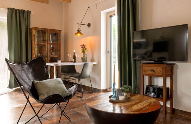 Studio-Designer-Ensuite with Shower-Balcony-Rochter Nest