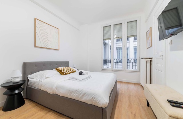 Studio elegant sacre coeur metro anvers - Paris 18 -2P