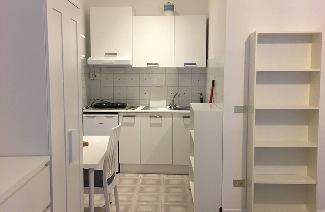 Studio flat in the historic center int.1