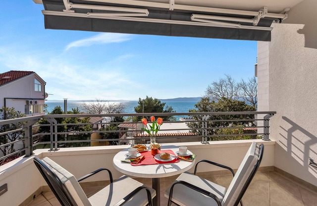 Studio flat near beach Baška Voda, Makarska (AS-2578-b)