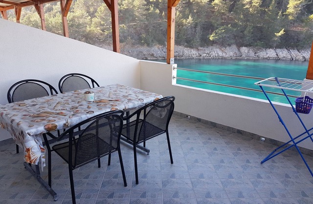 Studio flat near beach Cove Mala Pogorila, Hvar (AS-8952-a)