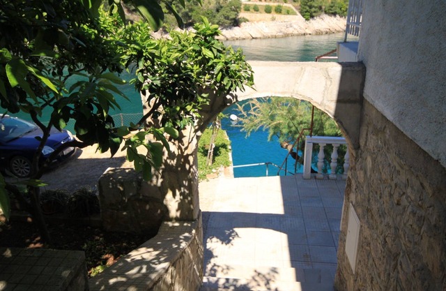 Studio flat near beach Cove Mala Pogorila, Hvar (AS-8952-c)