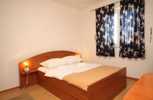 Studio flat near beach Banj, Pašman (AS-8206-a)