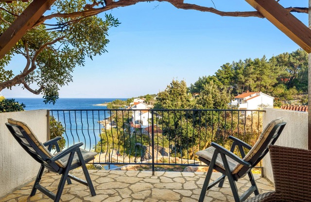 Studio flat near beach Basina, Hvar (AS-11817-a)