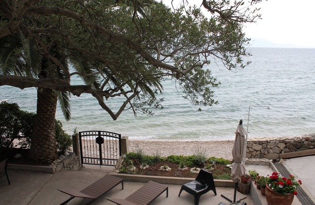 Studio flat near beach Zaostrog, Makarska (AS-2625-a)