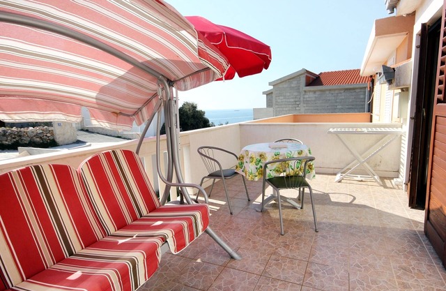 Studio flat near beach Sevid, Trogir (AS-9468-a)