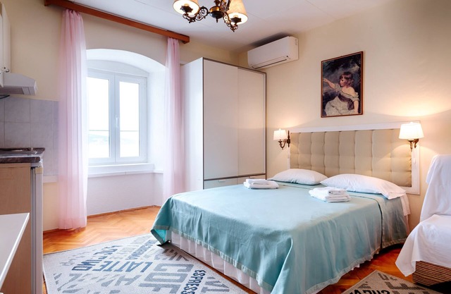 Studio flat with air-conditioning Komiža, Vis (AS-2431-a)