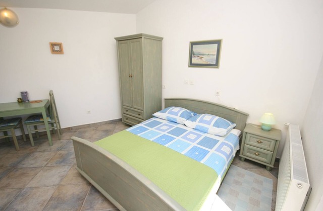 Studio flat with balcony and sea view Makarska (AS-9696-b)