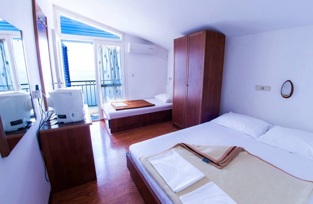 Studio flat with balcony and sea view Drašnice, Makarska (AS-3330-o)
