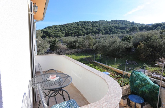 Studio flat with balcony and sea view Slatine, Čiovo (AS-16341-a)