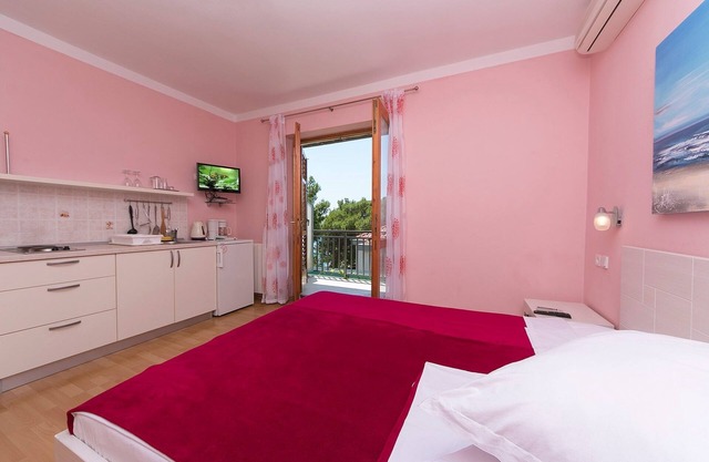 Studio flat with balcony and sea view Brela, Makarska (AS-20778-b)