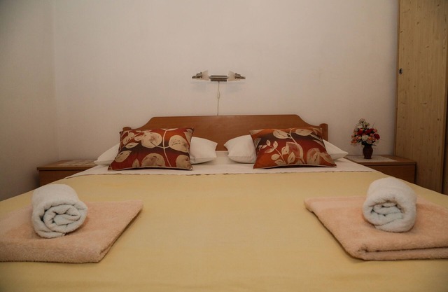 Studio flat with balcony and sea view Milna, Hvar (AS-22619-b)