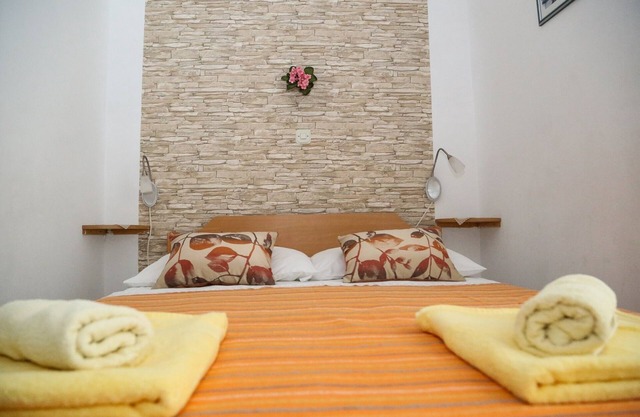 Studio flat with balcony and sea view Milna, Hvar (AS-22619-c)