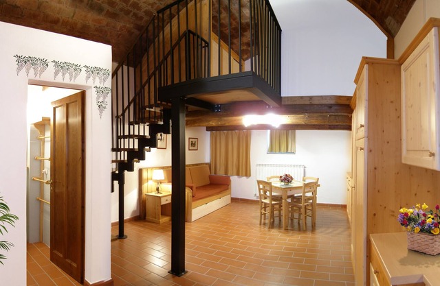 Studio Flat with Pool in Val D'Orcian