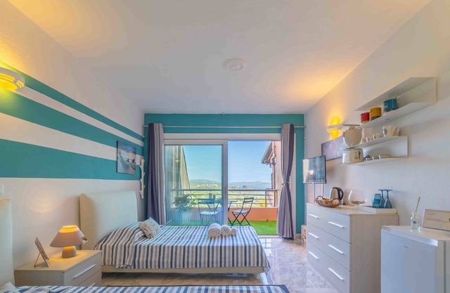 Studio flat with sea view and hydromassage shower