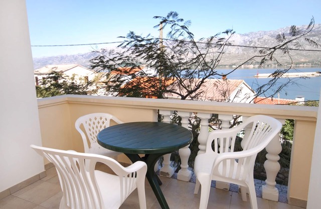 Studio flat with terrace and sea view Vinjerac, Zadar (AS-3248-d)