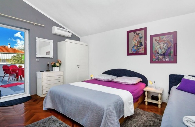 Studio flat with terrace Makarska (AS-6909-b)
