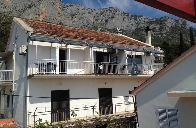 Studio flat with terrace Brist, Makarska (AS-15443-a)