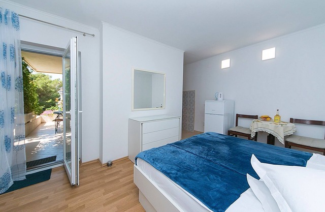 Studio flat with terrace Brela, Makarska (AS-20778-a)
