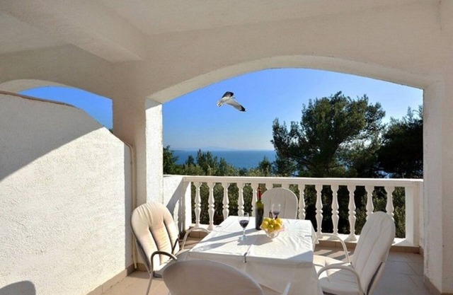 Studio flat with terrace and sea view Ivan Dolac, Hvar (AS-17778-d)