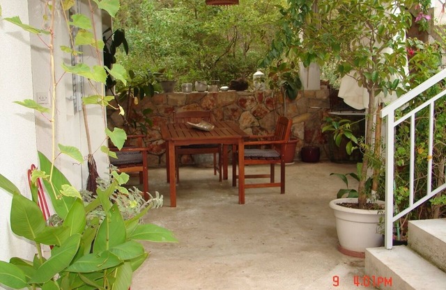 Studio flat with terrace Jelsa, Hvar (AS-15073-a)