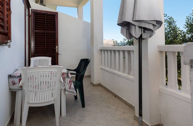 Studio flat with terrace and sea view Stanići, Omiš (AS-19750-a)