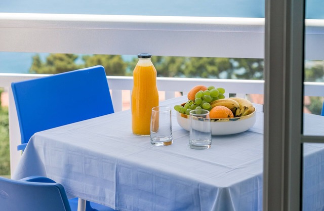 Studio flat with terrace and sea view Podaca, Makarska (AS-6736-a)