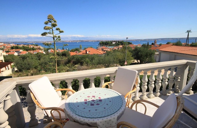 Studio flat with terrace and sea view Preko, Ugljan (AS-8224-b)