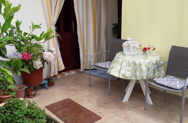 Studio flat with terrace Vis (AS-2436-a)