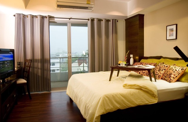 studio for rent with Thai Style decor