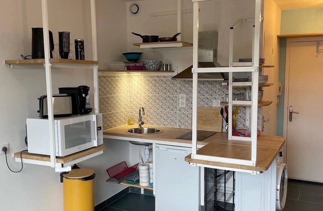 Studio Apartment 'Industrialo' with Balcony and Wi-Fi