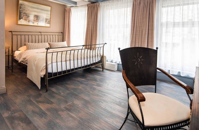 Studio/hotel room in the heart of the city in 18th century house. Very private.