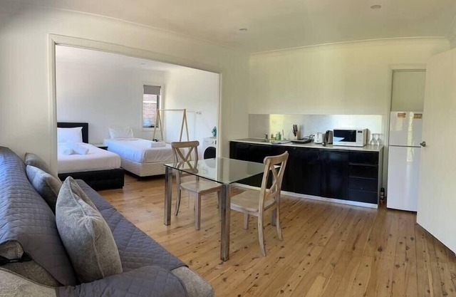 Studio house Unit in Dundas Valley