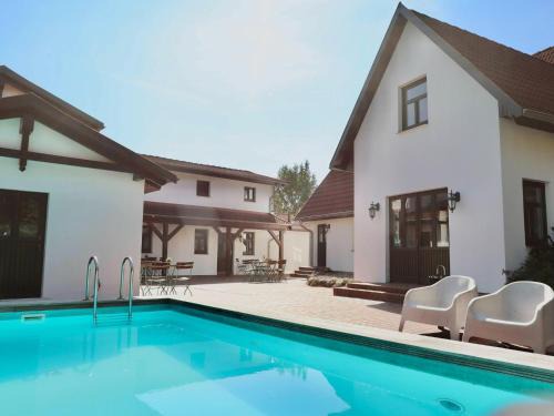 Studio in Dargun mit Pool am Kummerower See