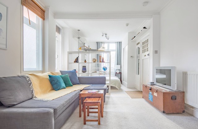 Studio in Georgian Property Near Buckingham Palace and Victoria