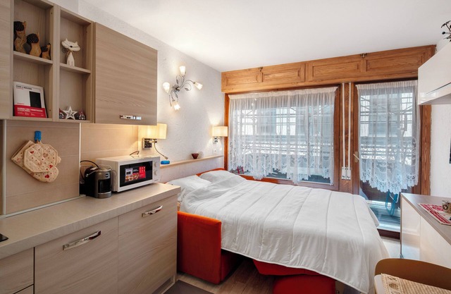 Studio Apartment 'Appartamento Villa Neve' with Mountain View, Balcony and Air Conditioning