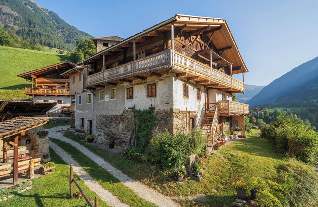 Studio Apartment "Lanthalerhof" with Mountain View, Balcony & Wi-Fi