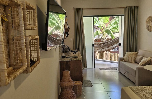 Studio Jardim Tropical: balcony & nearby the beach