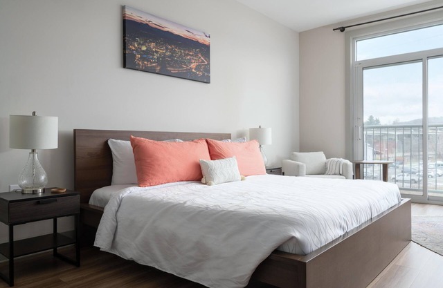 Studio King Suite with Kitchen | 302