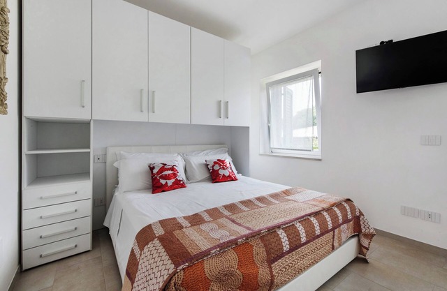 Studio 'La Villa Del Caribe Mono Catalina' with Lake View, Wi-Fi and Air Conditioning