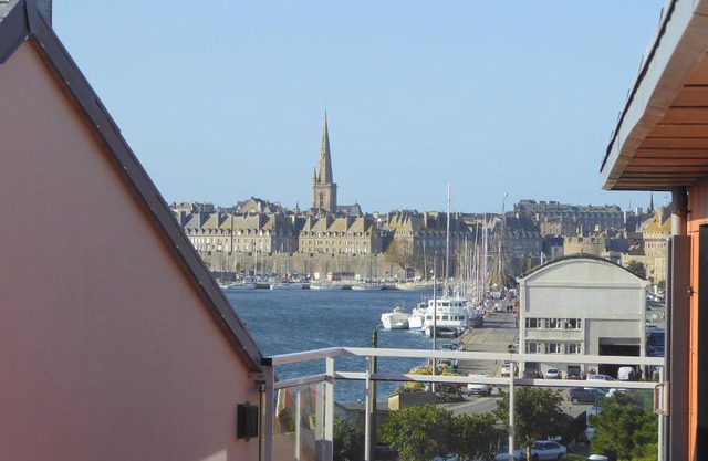 Studio Les Allées du Port by Interhome