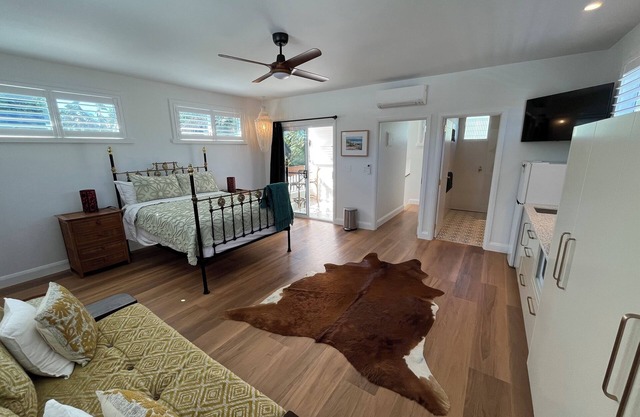 Studio Loft Apartment w/balcony. In Town/Close To Beach