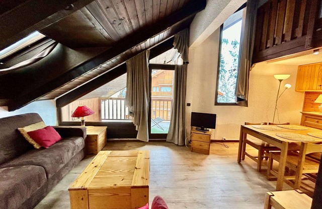 Studio Loft for 4 in Central Méribel, Near Shops and Ski Slopes, Pet-Friendly