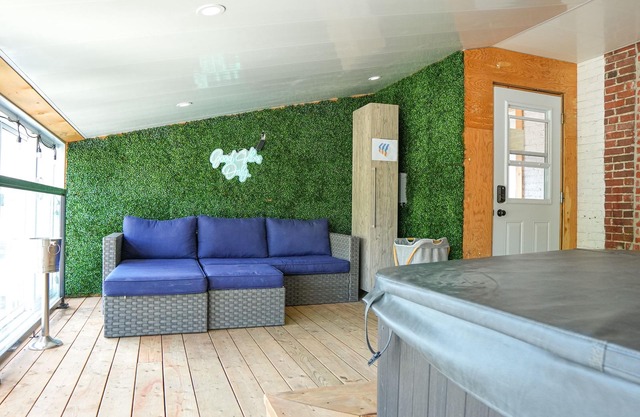 Studio Lofts, vaulted ceilings