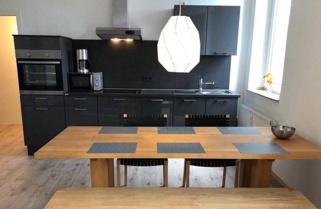 studio m - Sunny fully furnished 3 bedroom apartment in Düsseldorf